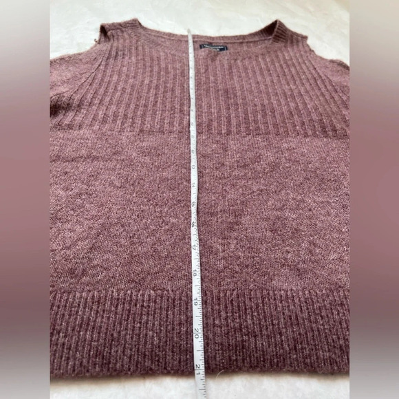 Abercrombie & Fitch Cold Shoulder Sweater Purple Mauve Womens Small Crew Neck - Picture 4 of 6